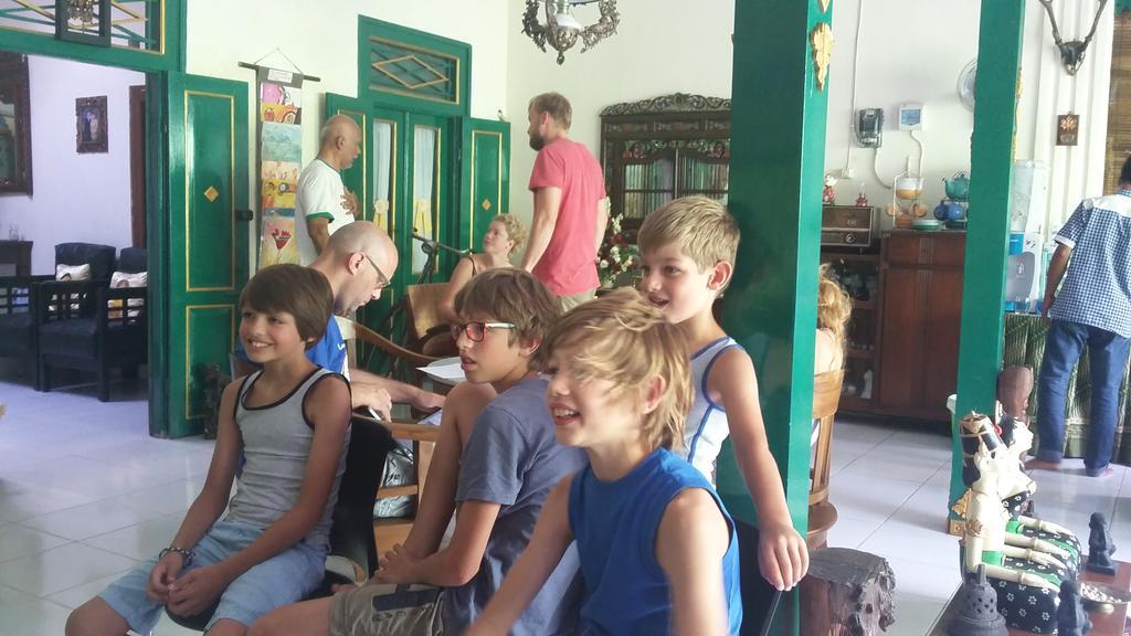 Pendopo Andari Homestay Γιογκιακάρτα Εξωτερικό φωτογραφία