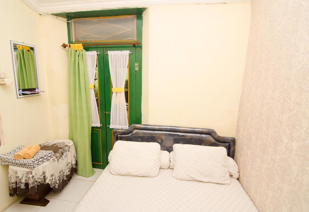 Pendopo Andari Homestay Γιογκιακάρτα Εξωτερικό φωτογραφία