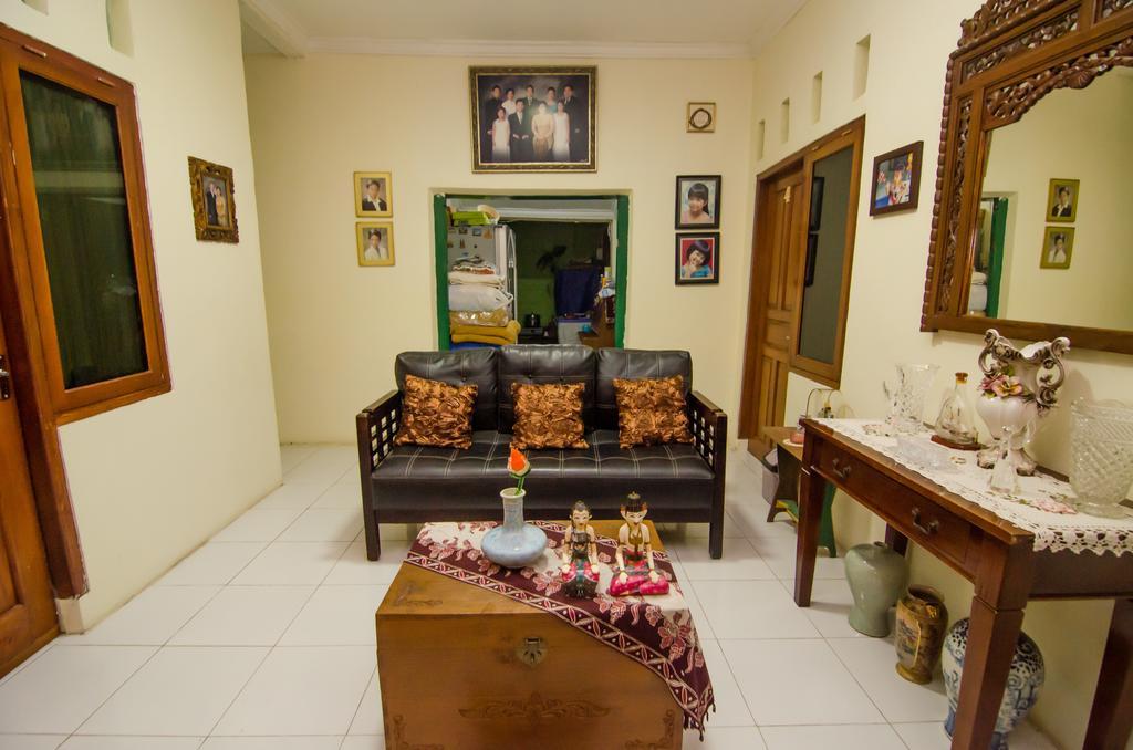 Pendopo Andari Homestay Γιογκιακάρτα Εξωτερικό φωτογραφία