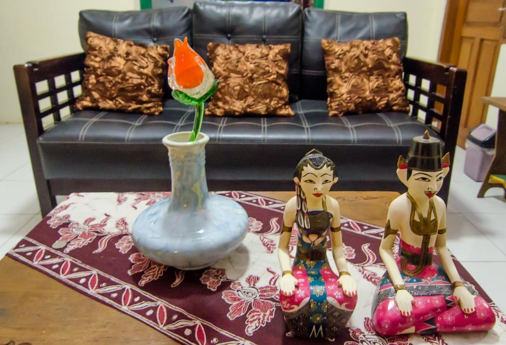 Pendopo Andari Homestay Γιογκιακάρτα Εξωτερικό φωτογραφία